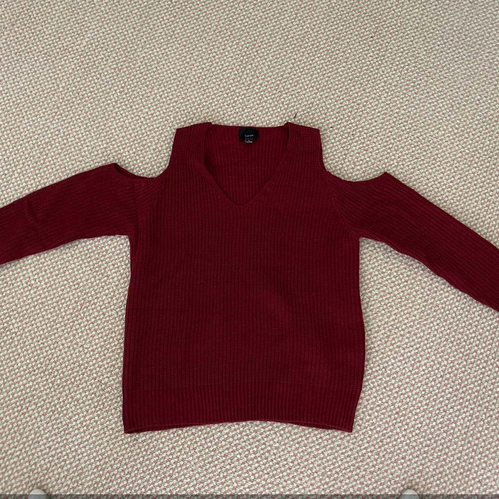 Maroon cut out shoulder women’s sweater